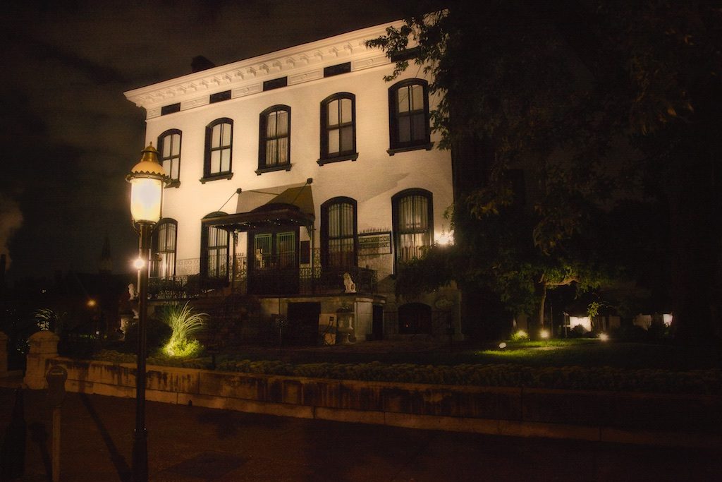 Top 4 elegantly creepy places to spend the night with ghosts in the midwest