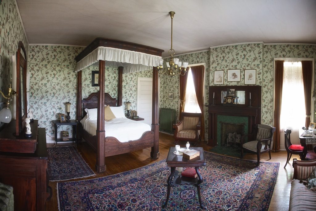 c. 1898-1900, home of the John J. Cruikshank, Jr. family, Hannibal, MO