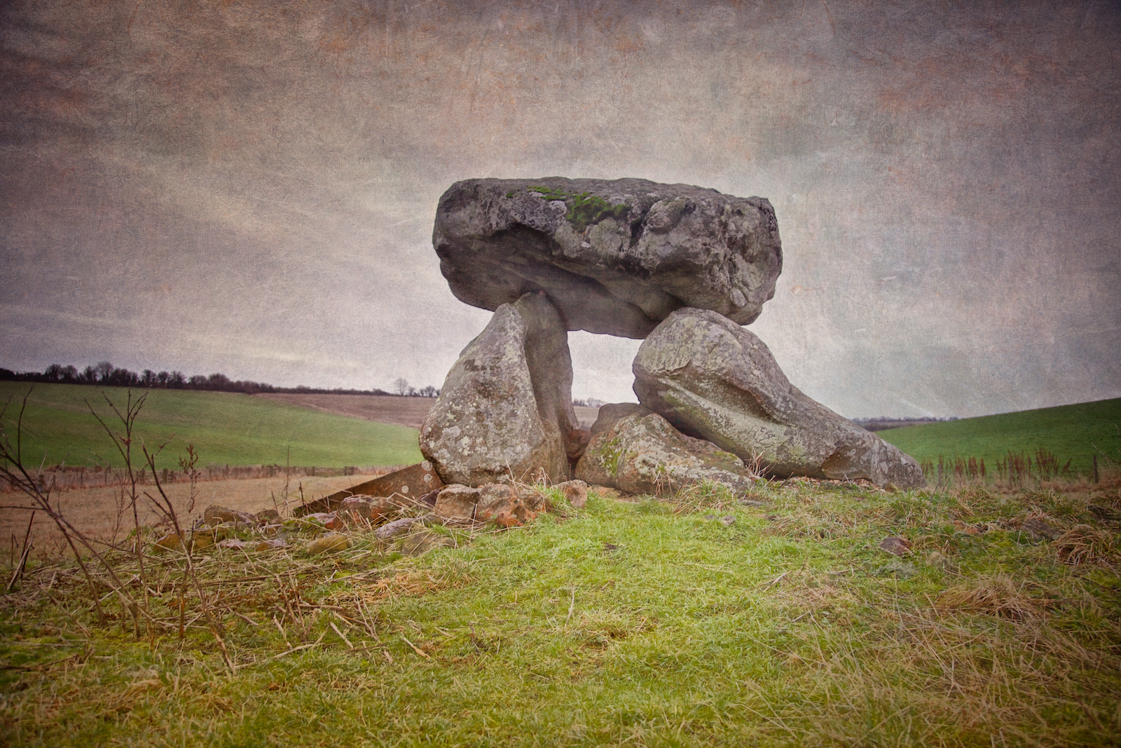 Devil's Den dolmen near Avebury