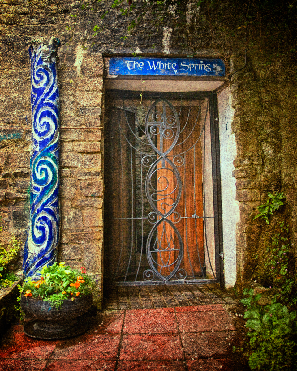 Side entrance to the White Spring