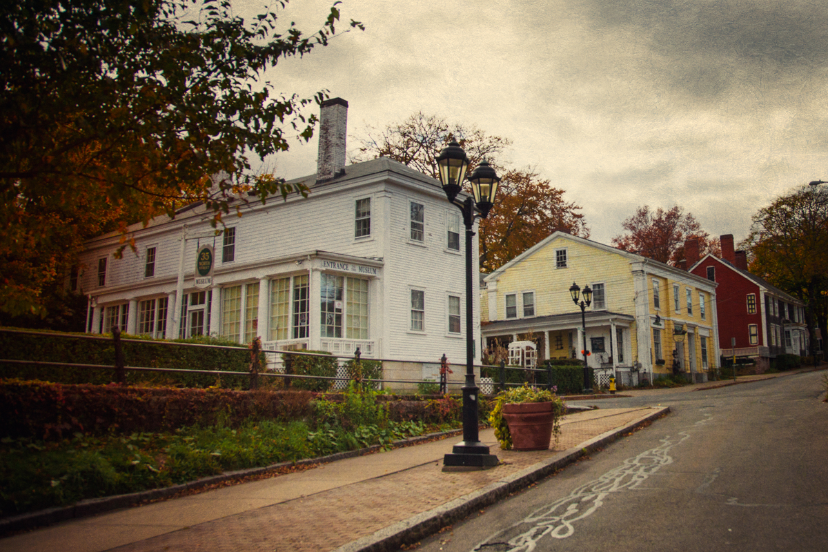 The Trask musuem (white house on the left) was built to give an insight into the Victorian era of haunted Plymouth, and is now also the location for investigating the paranormal. Next to it is the Old Curiosity and Tea Shop, also believed to be haunted and also available for investigations.